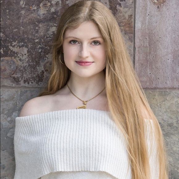 Meet your Posher, Alexia - Picture 1 of 1